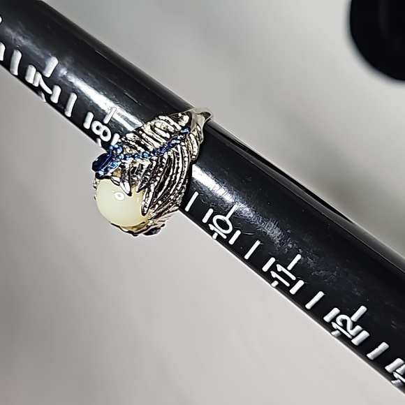 White Lucite Blue Rhinestone Statement Ring Silver Tone Setting Size 9 - Picture 10 of 12